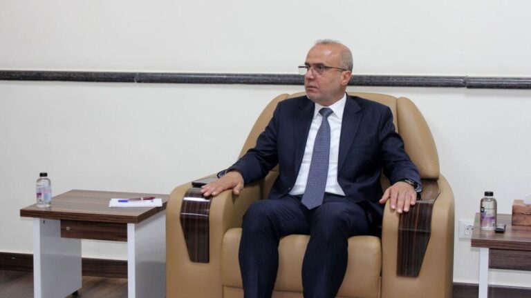 اللافي يستمع إلى مطالب مهجّري الشرق الليبي ويؤكد أولوية ملف المصالحة