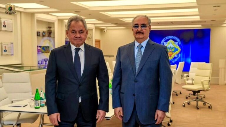 حفتر وشويغو يبحثان في موسكو تعزيز الاستقرار الإقليمي: آفاق التعاون الروسي الليبي