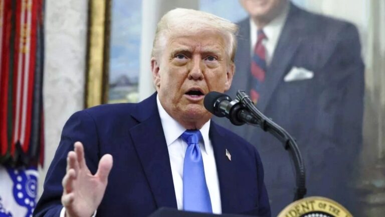 ترامب يلوّح بورقة الانسحاب من مفاوضات أوكرانيا: هل هي رسالة ضغط أم إعلان عن تحول في الاستراتيجية الأمريكية؟