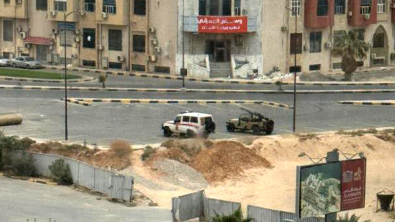 من قلب الرصاص والدخان: شاب مالطي يروي رحلة الهروب المرعبة من جحيم طرابلس