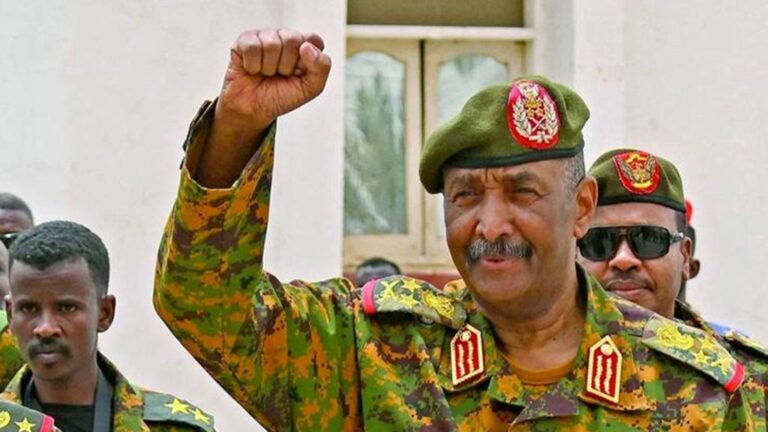 السودان في عين العاصفة: البرهان يُعيد تشكيل “القيادة” والولايات المتحدة تطلق “اتهامات كيميائية” وسط معارك ضارية!