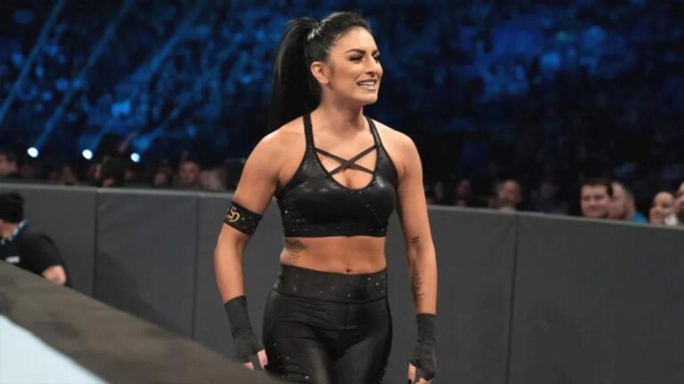سونيا ديفيل تذهل من تحول سينا الشرير المفاجئ! ليلة الجنون في WWE Raw تكشف الأسرار وتزلزل العرش قبل ريسلمانيا!