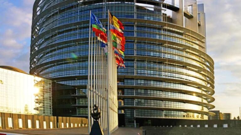 تصعيد دبلوماسي: إيطاليا تهاجم “مجلس أوروبا” وتصفه بـ”عديم الفائدة” بعد اتهامات بـ”التنميط العنصري”