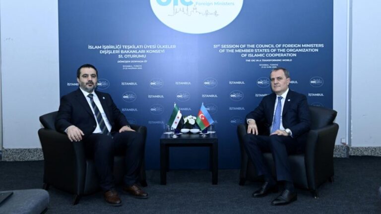 أذربيجان وسوريا تبحثان إعادة بناء العلاقات وتطويرها في إسطنبول