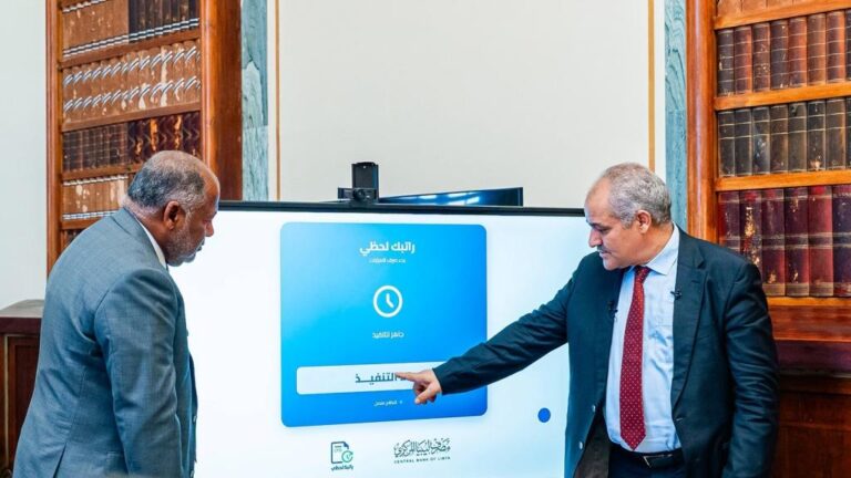 “راتبك لحظي”: لحظة تاريخية وسط ترقب وقلق
