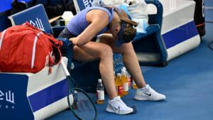 دموع على ملعب بكين: كابوس الإصابات يطارد باولا بادوسا مجدداً