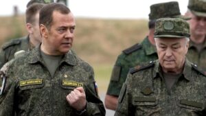 ميدفيديف يطمئن أوروبا: روسيا لا تريدكم… لأنكم ضعفاء!