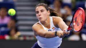 🚨زلزال في بكين: نافارو تُسقط شفيونتيك بـ (6-0) وتقصي حاملة اللقب لتواجه بيغولا في ربع النهائي!