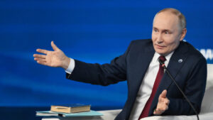 “دبلوماسية التصدع”: كيف يستغل بوتين العنف السياسي الأمريكي لتعزيز سردية الكرملين العالمية؟