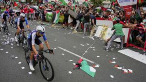 لحماية راكبيها: فريق “إسرائيل-بريمير تك” يُسقط اسم «إسرائيل» من هويته الرسمية