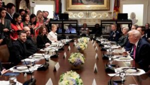 تأكيد لزيلينسكي: ترامب يشدد على رغبة بوتين بإنهاء الحرب ويرهَن صفقة «توماهوك» بالسلام