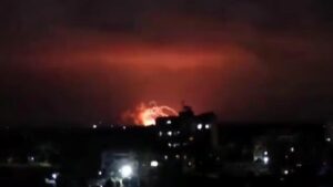 فك شفرة التناقض: غارات إسرائيلية في عمق سوريا تتزامن مع محادثات “منع الحرب”