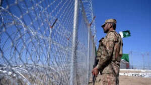 الحدود الملتهبة: اشتباكات أفغانستان-باكستان تنذر بمرحلة جديدة من الصراع غير المُعلَن