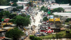 كارثة المكسيك: 41 قتيلاً في فيضانات “تاريخية” تبتلع القرى وتعزل المناطق المنكوبة