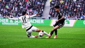 🔥دراما “الطرد والجزاء الضائعة”! بايرن ميونخ يكتسح مونشنغلادباخ 3-0 في مباراة الأحداث الساخنة