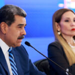 ⚡️عاجل من كاراكاس: مراسلنا أنس أسامة ينقل اللحظة بلحظة.. مادورو يرتدي قناع “بطل السلام” و”ترامب يقرر”… هل تحل “غزة أخرى” في الكاريبي؟