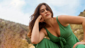 💔من “نحافة الأيقونات” إلى “جمال الأصالة”: كيف حطمت علي تايت-كتلر لعنة الماضي وأعادت تعريف الجمال!