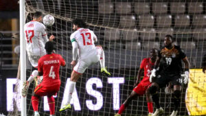 “مئوية السخيري التاريخية وإعصار العاشوري.. تونس تُغرق ‘الرافعات’ وتعتلي عرش المجموعة C”