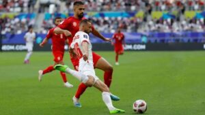 🦁ملحمة “974” المشتعلة: “أسود الرافدين” يروضون “الأحمر” في ليلة الأهداف الذاتية والطرد!