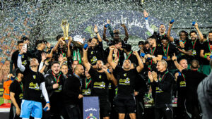 👑الثنائية التاريخية للزعيم: أهلي طرابلس يتوّج بكأس ليبيا بثلاثية على حساب الأهلي بنغازي وسط أزمة “الفار”