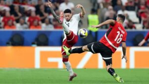 مصر والإمارات (1-1): براغماتية “الفراعنة” تنقذ نقطة.. يقظة طولان بعد “صفعة كايو” تُجمد جمال الإمارات التكتيكي