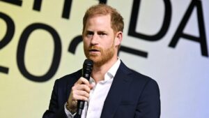 الأمير هاري يصف الحياة الملكية بـ “داونتون آبي” بدراما تفوق المسلسل!