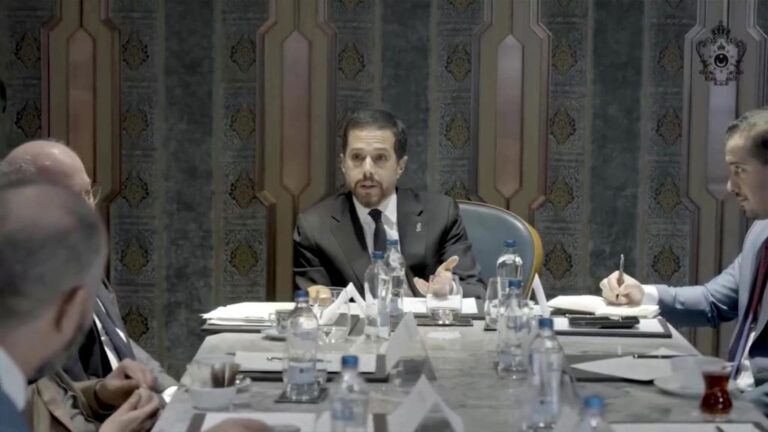 🇬🇧 من ضفاف “التاميز” إلى موانئ الاستقلال: طاولة لندن الدستورية ترسم ملامح العودة تحت مظلة العرش والشرعية