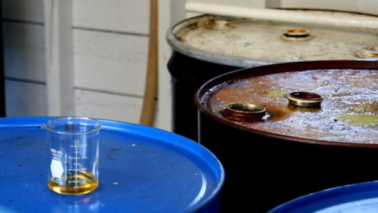 🏛️”فطام قسري عن موسكو.. هل نجحت واشنطن في ‘تأميم’ خزان الوقود الليبي؟”