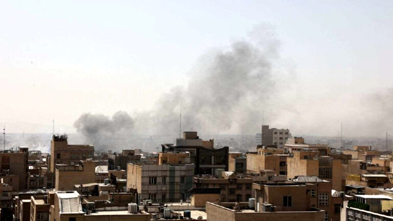 🚨هجوم عسكري مشترك: إسرائيل والولايات المتحدة تستهدفان إيران في عملية “الغضب الملحمي” و”الأسد الرابط”