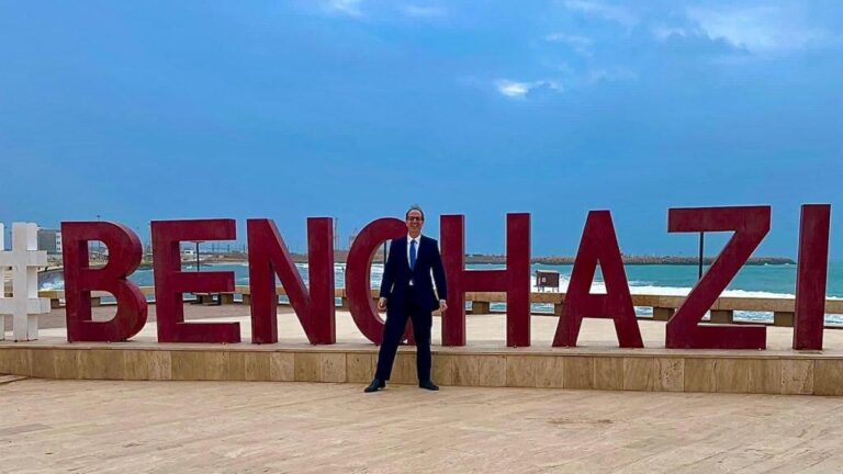 🇬🇧”مش عادية”.. كيف أعاد مارتن رينولدز وفريقه صياغة “النفوذ الضبابي” في ليبيا؟