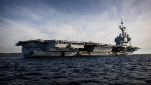 🇫🇷 المحور السادس: “القارة العجوز” تحت النار (أوروبا في عين الصدع) “تسييل السيادة”: اختراق ‘أكروتيري’ يُشعل باريس، ويضع ‘ستارمر’ في فخ ‘عقدة العراق’