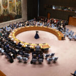 📉المحور السابع: “تسييل الثروات” (الاقتصاد العالمي والمنظمات الدولية) “إفلاس اليقين”: الذهب يتجاوز السحاب، والنفط يتحول إلى “أصل محروق” في هرمز