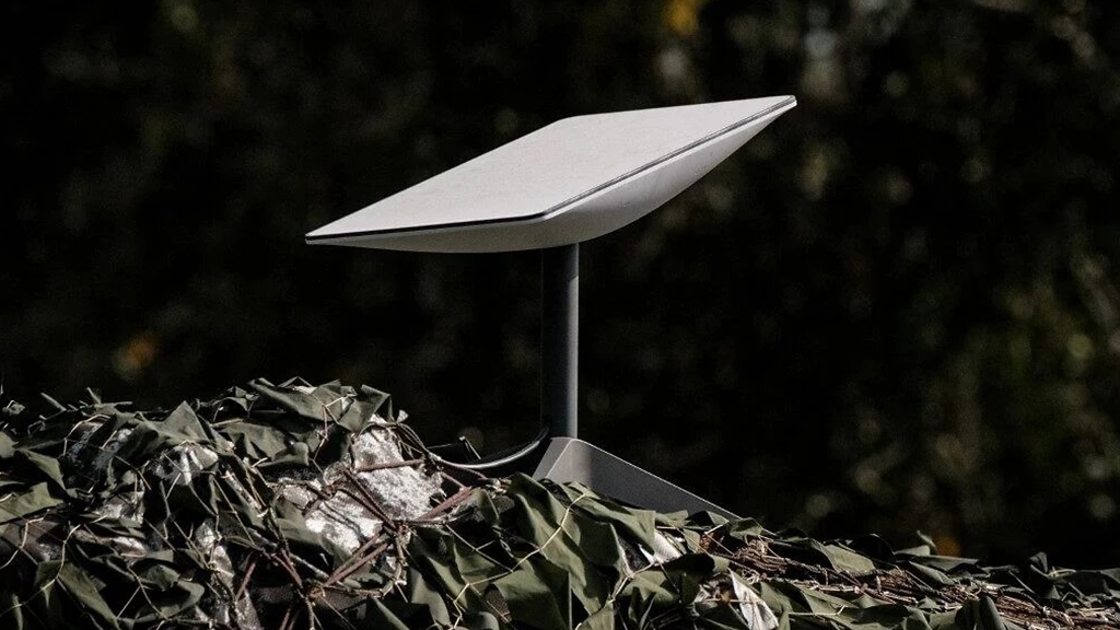 🛰️ المحور الثامن: “السيادة المخترقة” (الفضاء والسيبرانية) “خيانة السيليكون”: سقوط الأقمار الصناعية ولغز الفيروس “X-Double”