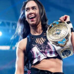 🎭 “جريمة في شيكاغو”: عندما تقتل “الحكمة” أحلام الملكة.. إي جاي لي تكتسح بيكي لينش!