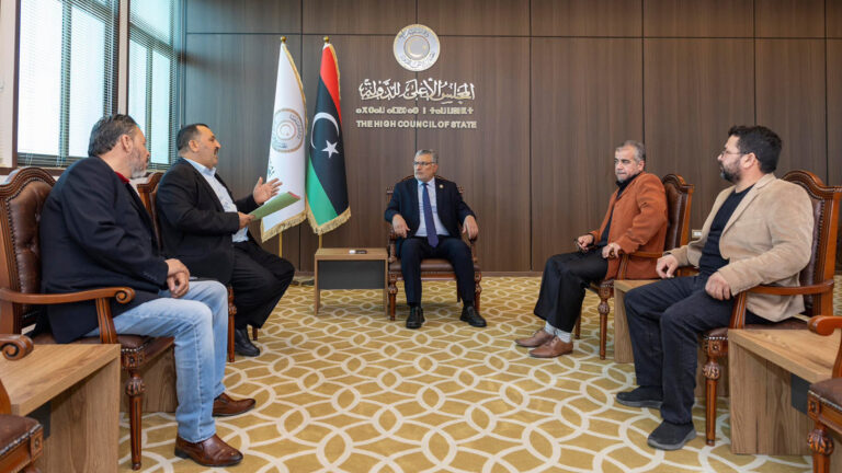 🏛️ ميزان العدالة في مهب الانقسام: ‘تكالة’ يستقبل نقابة الموظفين.. هل بدأت عملية ‘توحيد المسارات’؟