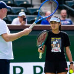 🏗️ لحن الكرة الصفراء: إيـما رادوكانـو وعـبء “الأصول المتذبذبة”