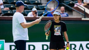 🏗️ لحن الكرة الصفراء: إيـما رادوكانـو وعـبء “الأصول المتذبذبة”