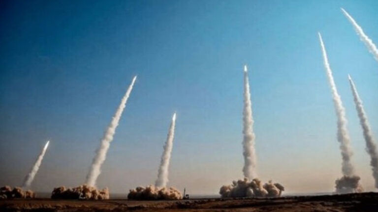 🚨 النشرة الحمراء : “صيدُ الغواص.. سقوط ‘نسر واشنطن’ في مياه قشم السيادية” ⚠️ (مشهد فيديو حصري: لقطات توثق لحظة تفتت الطائرة الحربية الأمريكية في اليوم الـ 35 للحرب)