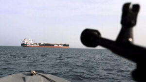 واشنطن تحدد 13 نيسان موعداً لـ “خنق” الموانئ.. وطهران ترد بـ “زلزال الأنوار” الموحدة و”إدارة ذكية” للمضيق!