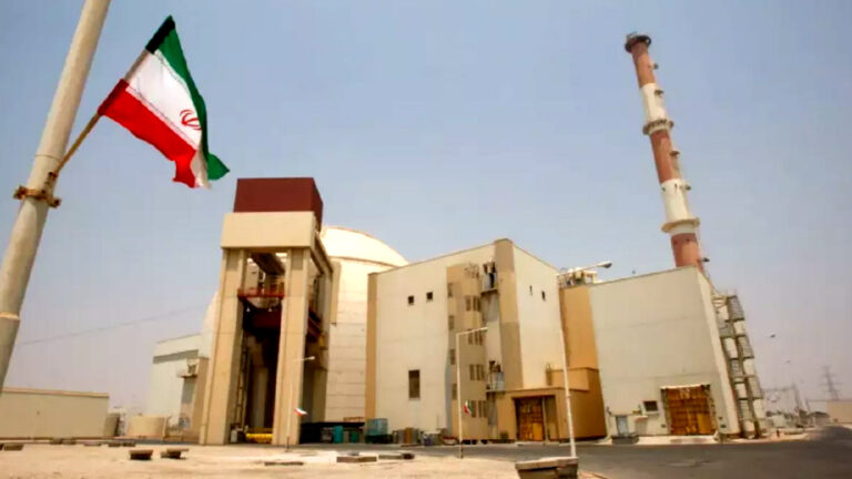 روسيا تسحب “عقل بوشهر” وتترك المفاعل في مهب الريح.. وإجلاء 108 خبراء تحت طبول الحرب