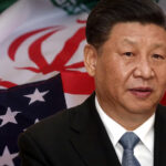 وانغ يي يكسر الصمت الصيني: الهدنة “فوق صفيح ساخن”.. وبكين مستعدة للتدخل لإنقاذ “الزخم الهش”