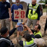 الرقم 28 باللون الأحمر”.. في صور، الأرض تضيق بجثامين الأحلام!