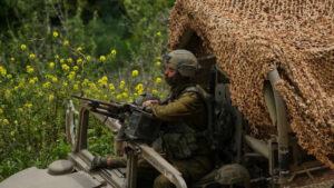 “كمين الألوان”.. عسكر الاحتلال يختبئون خلف “شبكات الوهم” في أحراش الجنوب