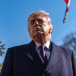 مباشر : “ترامب يلوح بـ ‘رصيف الرخاء’ لإغراء طهران.. واشنطن تبتز ‘التنين الصيني’ بالبنوك، والجيش الأمريكي يستعد لمداهمة ‘ناقلات النفط’ في المياه الدولية!”