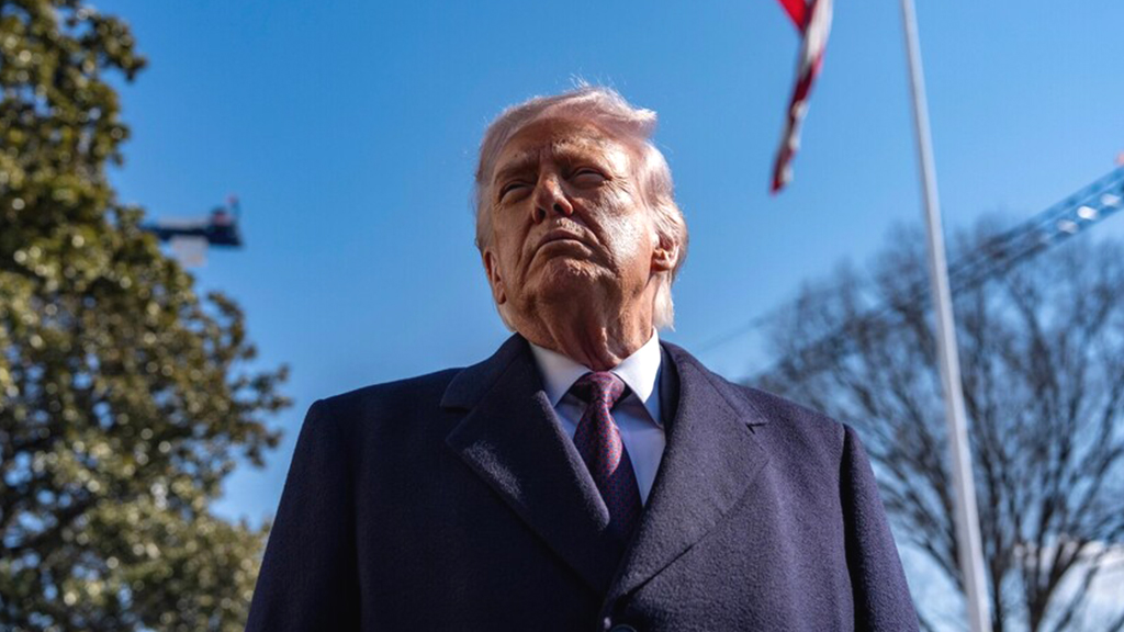 مباشر : “ترامب يلوح بـ ‘رصيف الرخاء’ لإغراء طهران.. واشنطن تبتز ‘التنين الصيني’ بالبنوك، والجيش الأمريكي يستعد لمداهمة ‘ناقلات النفط’ في المياه الدولية!”