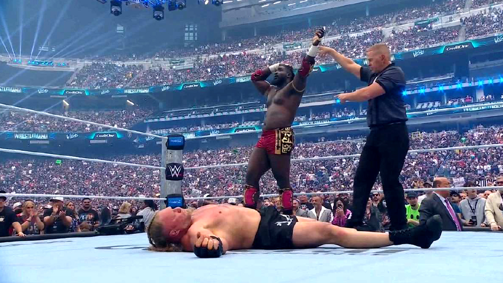 مباشر: “زلزال في فيغاس.. ‘الحاكم’ أوبا فيمي يُنهي حقبة ‘الوحش’ بروك ليسنر بضربة إعدام سيادية، والقفازات المتروكة تُعلن إفلاس العصر القديم!”