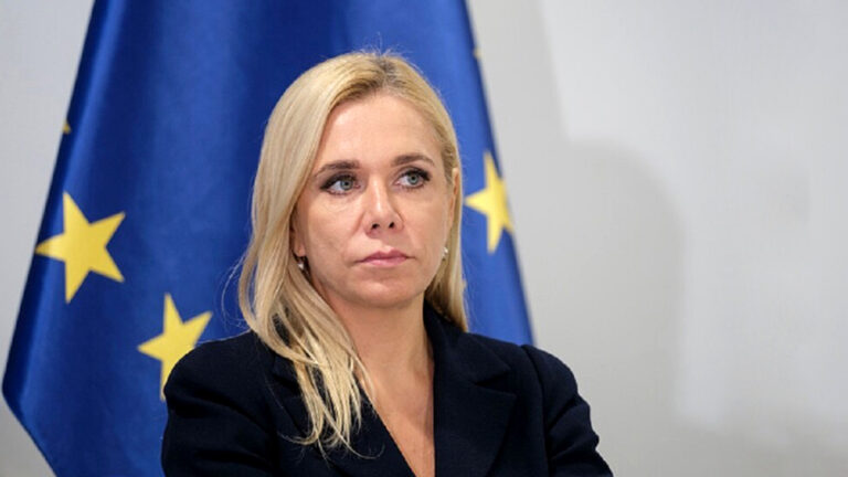 آخر تحديث : عودة النفط الروسي إلى سلوفاكيا وهنغاريا.. كييف تتراجع أمام “فيتو المال”.. و”فيتسو” يحذر: الثقة انتحرت على جدران الأنابيب، والابتزاز لن يمر!