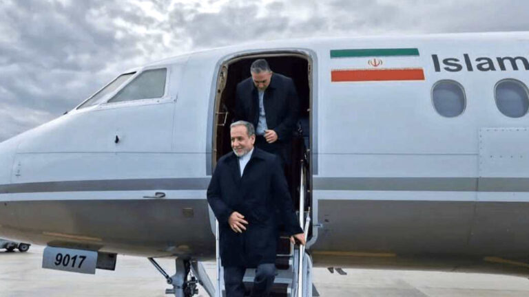 آخر تحديث : طهران تشهر “فيتو” التفاوض المباشر.. وسيط “إسلام آباد” يملأ فراغ الطاولات.. ومسقط وموسكو بانتظار “شيفرة” عراقجي في مواجهة “الغضب الملحمي”!