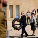 “أكاليل الذاكرة”.. نتنياهو يحيي ذكرى “الهولوكوست” في القدس