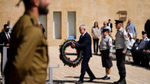 “أكاليل الذاكرة”.. نتنياهو يحيي ذكرى “الهولوكوست” في القدس